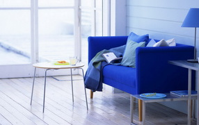 Кресло и столик