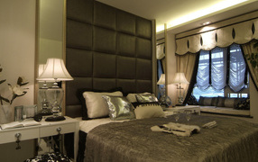 Большая кровать в спальной