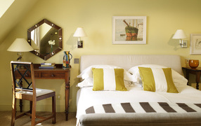 Yellow color in a bedroom