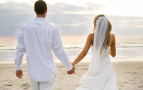 Молодожены