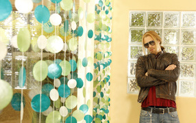 Длиноволосый мужчина