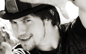 Jackson Rathbone and a hat