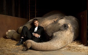 Robert Pattinson and elephant