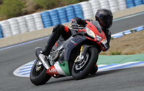Aprilia RSV4 R