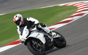 Aprilia RSV4 R