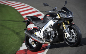 Aprilia Tuono V4 R Black