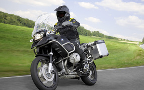 BMW R 1200 за городом