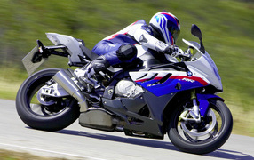 мотоцикл БМВ S 1000