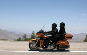 Харлей Девидсон FLHTCU