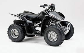 Черный Honda квадроцикл