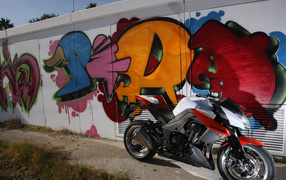 Kawasaki Z1000 near a wall