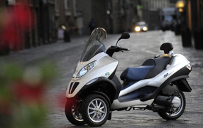 Piaggio MP3 Hybrid