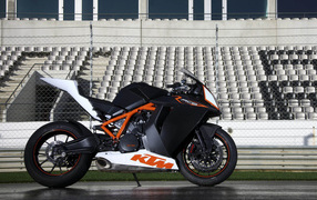 KTM 1190 RC8-x на треке
