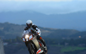 KTM RC8 в движении