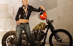 Пинк и мотоцикл
