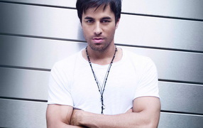 Красавчик Энрике Иглесиас