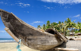 Каноэ на пляже