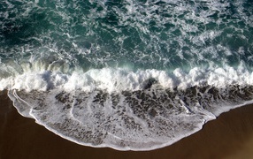 Морские волны на пляже