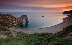Каменная арка на пляже