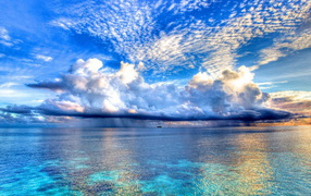 Облака над морем