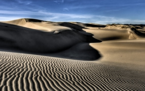 Пустынные барханы