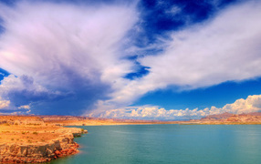 Озеро в пустыне