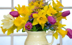 Кувшин с цветами