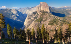 У подножия горы