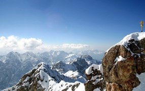 На вершине горной гряды