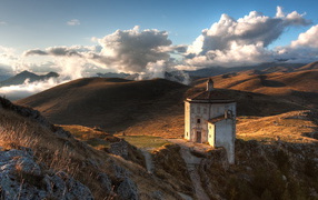 Церковь среди гор