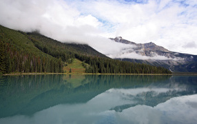 Кристально чистое озеро