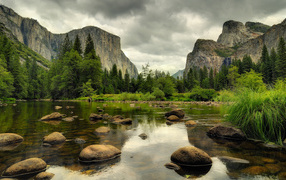 Речка среди гор