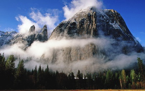 Скалы в тумане