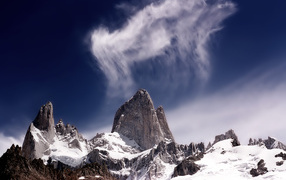 Скала и облака