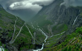 Дорога к горным вершинам