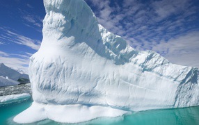 Огромный айсберг