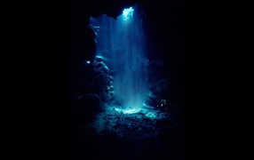 Голубой свет в пещере