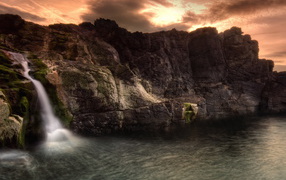 Высокий скальный берег