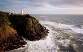 Маяк на берегу