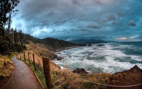 Тропинка на побережье