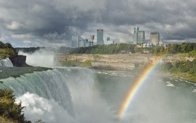 Радуга у водопада