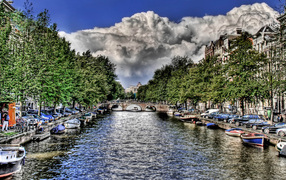 Река в городе