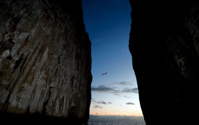 Скалы и море