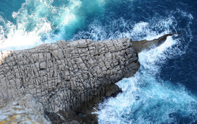 Скалы и волны