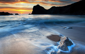 Песчаный берег на закате