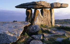 Каменный дольмен