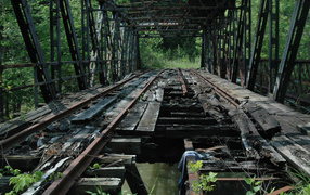 Разрушенная железная дорога