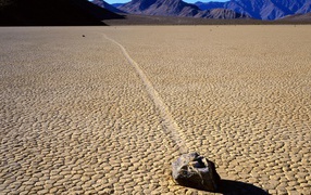 Феномен ползущих камней