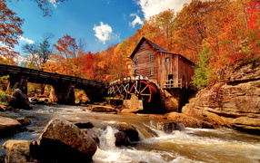 Водяная мельница на речке