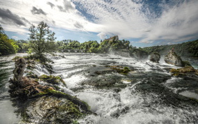 Бурная река